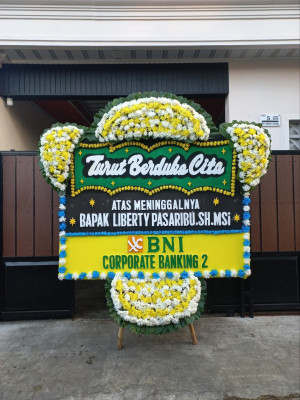 Papan Bunga Duka di Tomolito