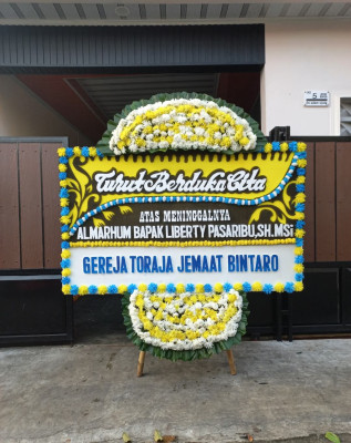 Papan Bunga Duka di Tomolito
